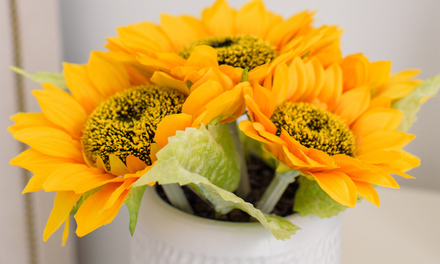 Close-up of yellow sunflowers in vase
